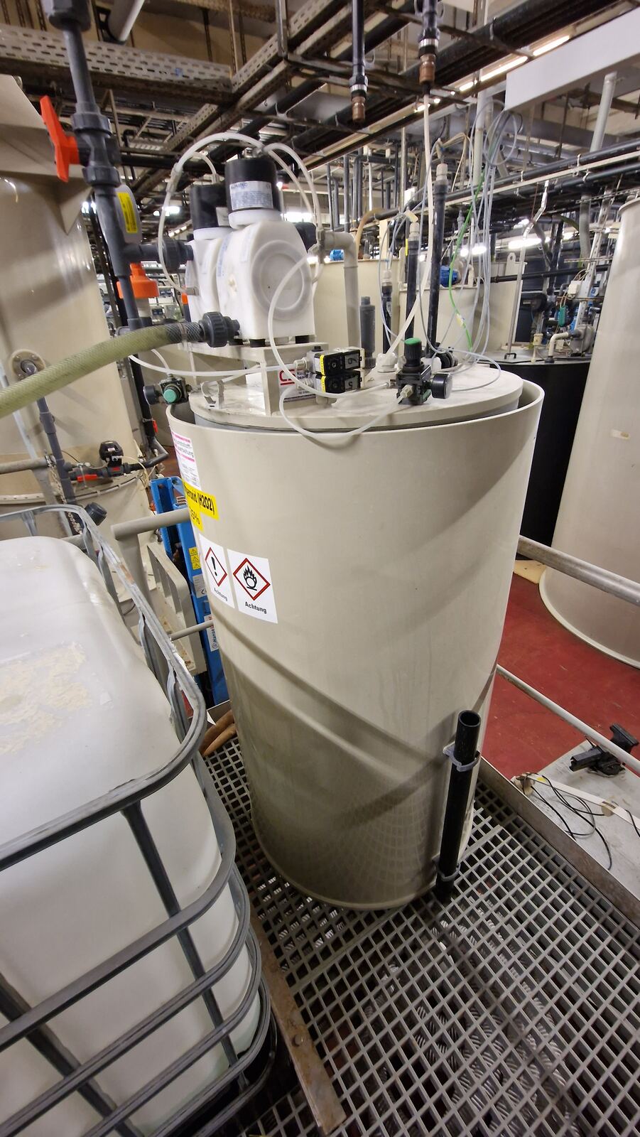 Kunststofftank mit Dosiertechnik